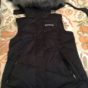 Columbia down vest w/ faux fur trim hood